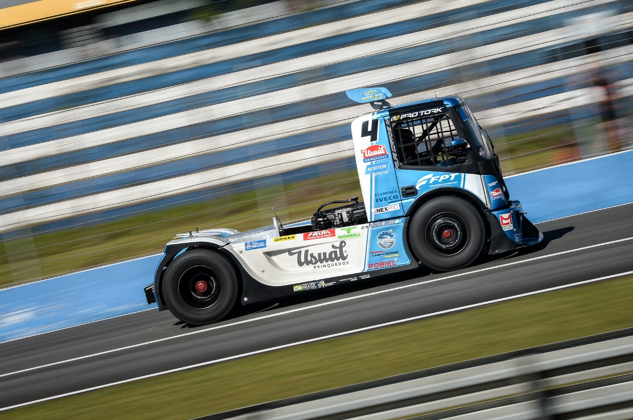 Felipe Giaffone corre com o motor FPT Cursor 13 (FOTO Duda Bairros Copa Truck)
