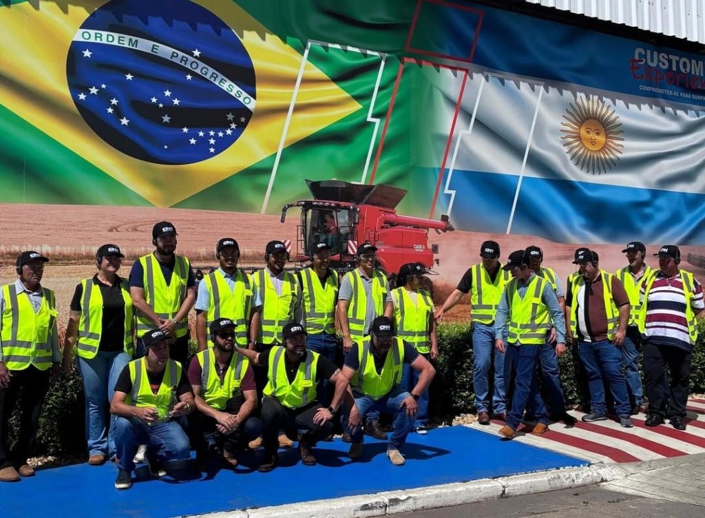 Clientes mineiros da Tracan vivenciam imersão completa nas fábricas da Case IH